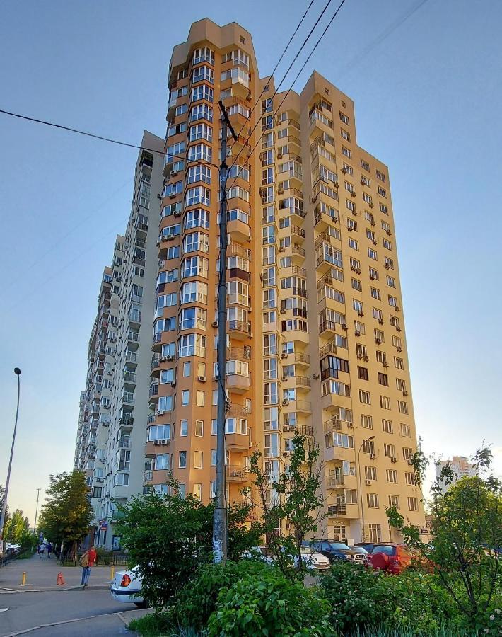 Просторные апартаменты Киев Экстерьер фото